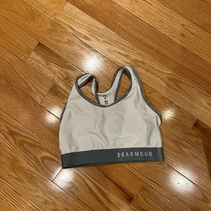 Never worn Under Armour white sports bra. size M